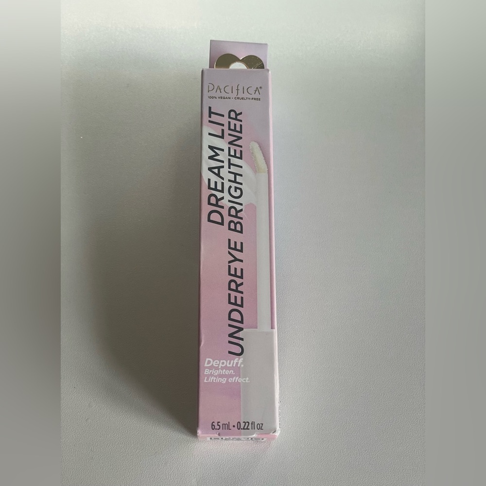 Pacifica Dreamlit Glow Undereye Brightener
- White - 0.22 fl oz